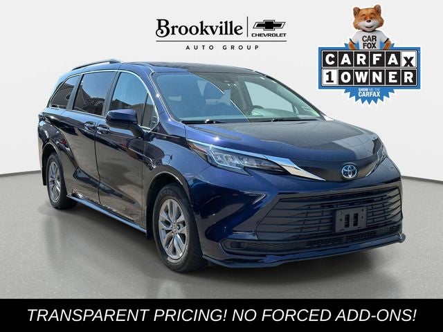 2023 Toyota Sienna LE 8 Passenger