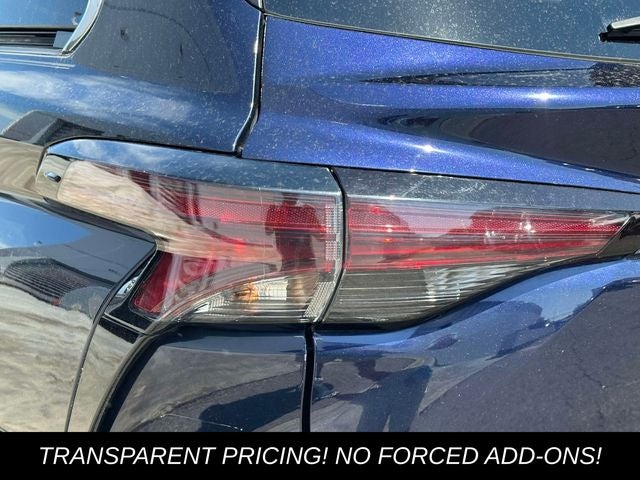 2023 Toyota Sienna LE 8 Passenger