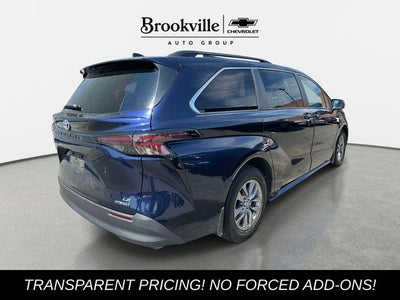 2023 Toyota Sienna LE 8 Passenger