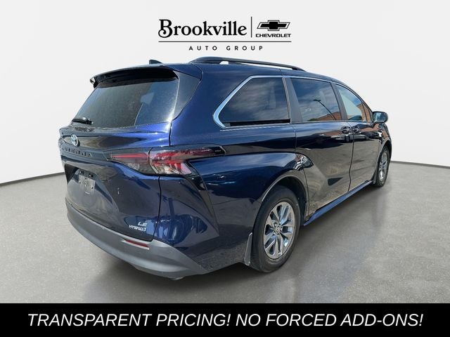 2023 Toyota Sienna LE 8 Passenger