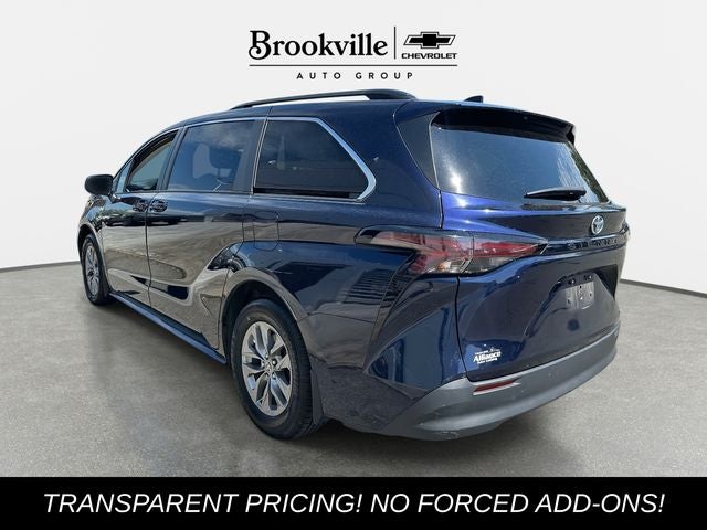 2023 Toyota Sienna LE 8 Passenger