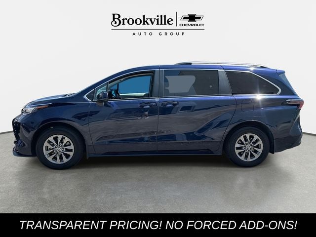 2023 Toyota Sienna LE 8 Passenger