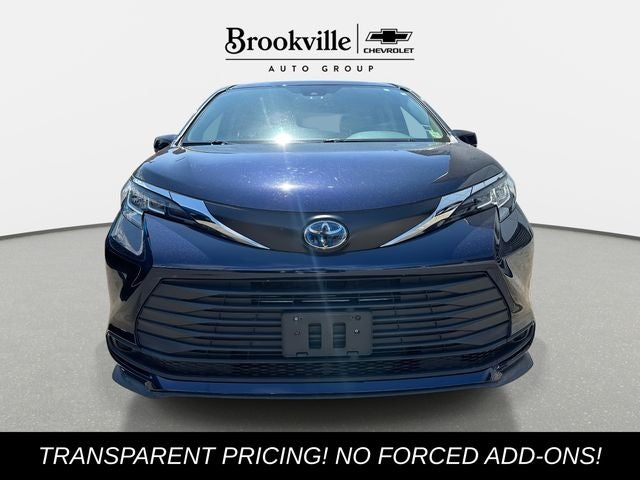 2023 Toyota Sienna LE 8 Passenger