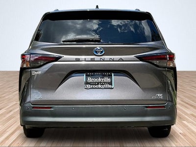 2023 Toyota Sienna XLE