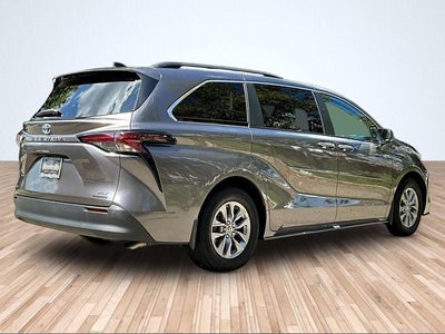 2023 Toyota Sienna XLE